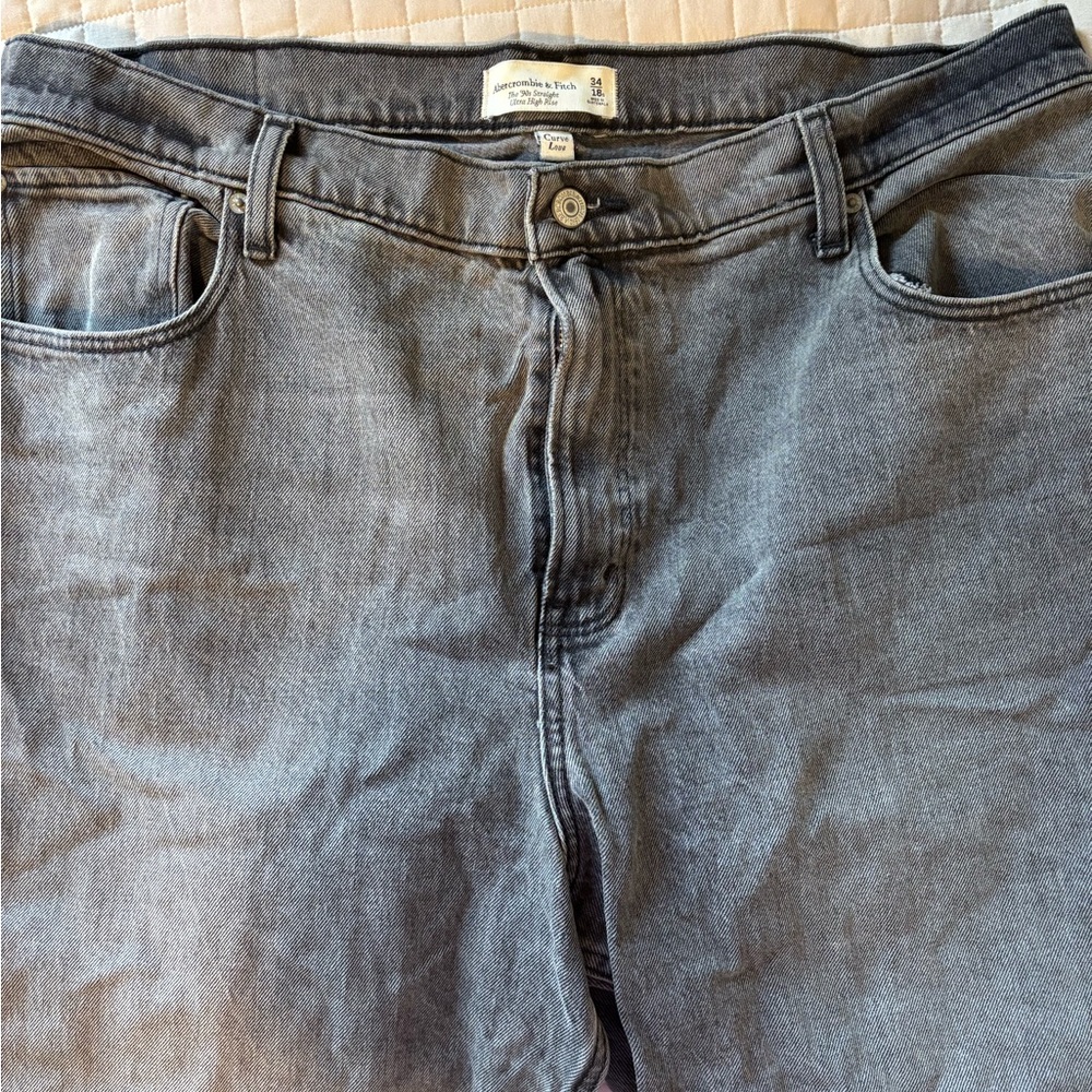 Abercrombie Curve Love 90’s Straight Ultra High Rise - Picture 2 of 7